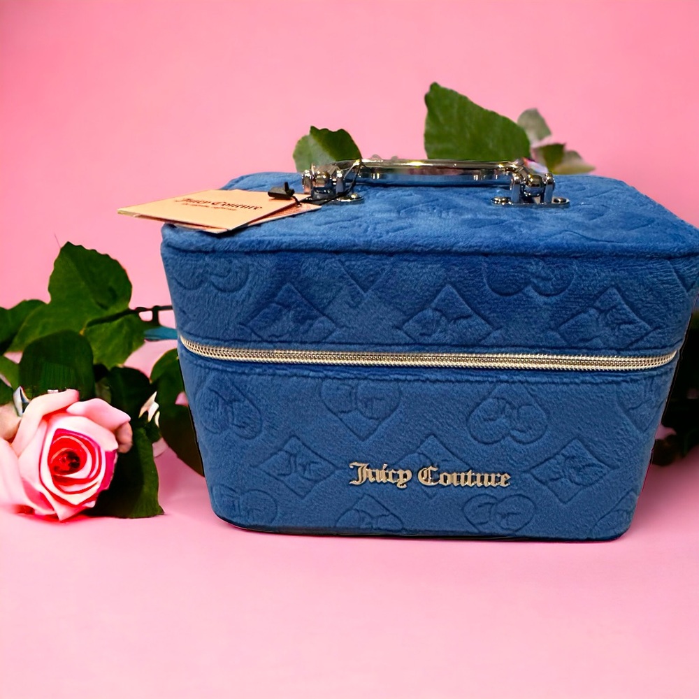 Juicy couture cosmetic 10” hard train case Royal blue crushed velvet $198 flaw